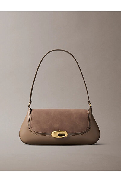 Calvin Klein Kadın Metal Toka Kapamalı İç Bölmeli Deri Kahverengi Omuz Çantas...