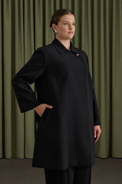 Aker Siyah Yakası Yandan Kapamalı Kap