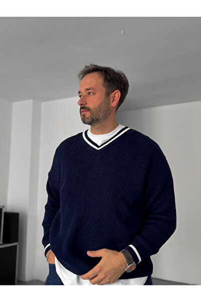 BYBASICMAN سترة تريكو بياقة على شكل حرف V باللون الأزرق الداكن PM