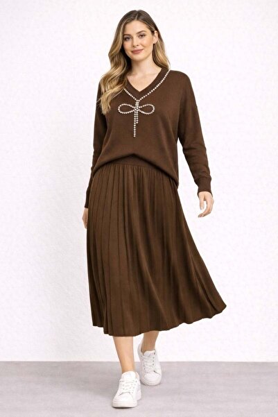 bezeXL Plus size pleated skirt with rhinestone detail knit set - brown