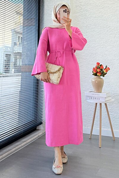 MELEK ARAZ فستان تريكو فاخر من أمور ستيل مع حزام - وردي