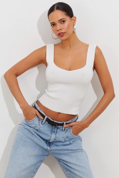 Be Best Women's White Knitwear Undershirt Be274