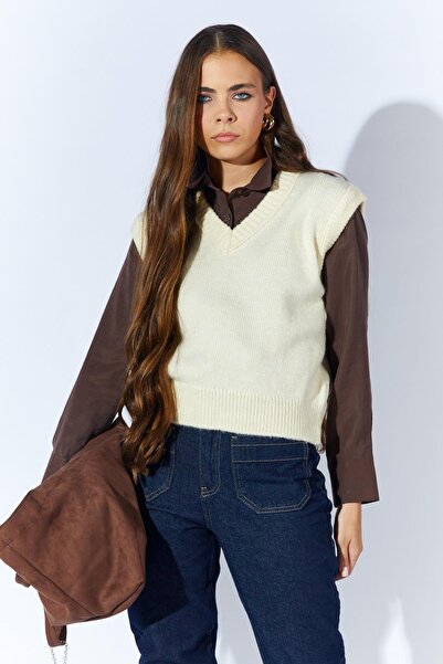 TENA Women's Cream V-Neck Basic Sweater