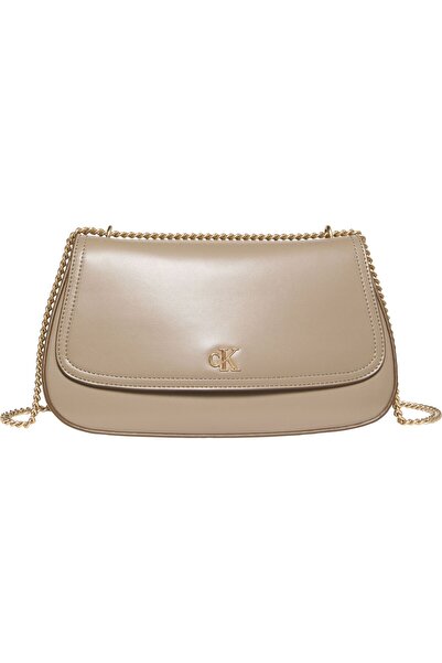 Calvin Klein حقيبة نسائية متوسطة الحجم من Ck Convertible باللون البيج