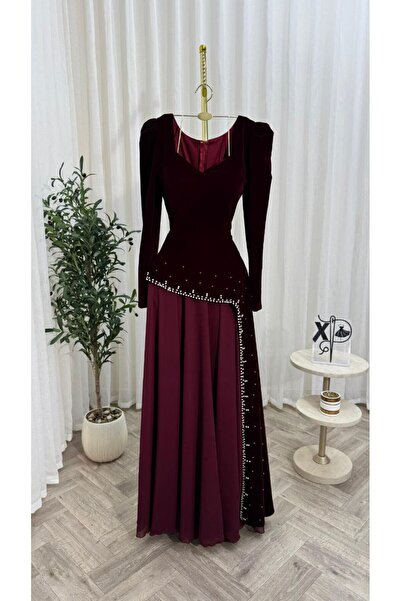 Kendallksa فستان سهرة يجسد الأناقة الملكية بمزيج فاخر من المخمل الناعم والشيف...