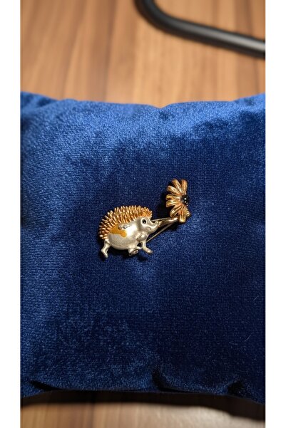 SR Jewelry Box Kirpi Figürlü Mine Broş | Çiçek Detaylı Şık & Karakteristik Tasarım –