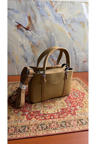 CN شنطة يد راقيه جلد