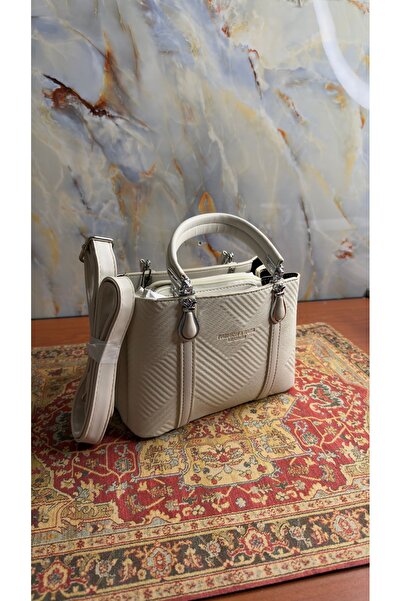 CN شنطة يد راقيه جلد