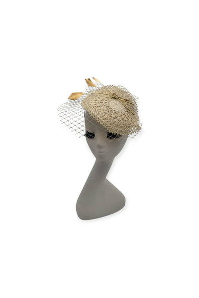 Miss Hat Elegant Nude Crochet Hat with Veil and Gold Feathers