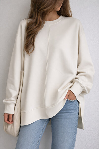 Feyza YUMUŞAK KUMAŞIYLA RAHATLIKLA ŞIKLIK AYNI MODELDE SWEATSHİRT