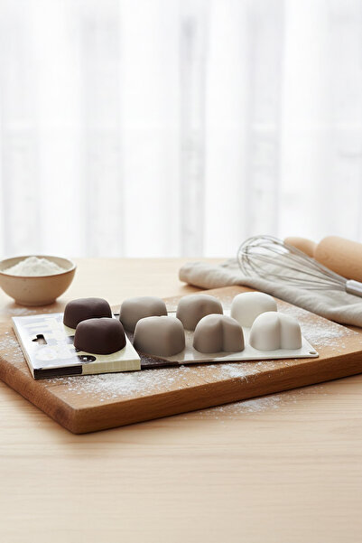 Vadi Chefmate 8-Cavity Heart Heat-Resistant Silicone Cake Chocolate Pastry Mold - Flexible and Non-Stick