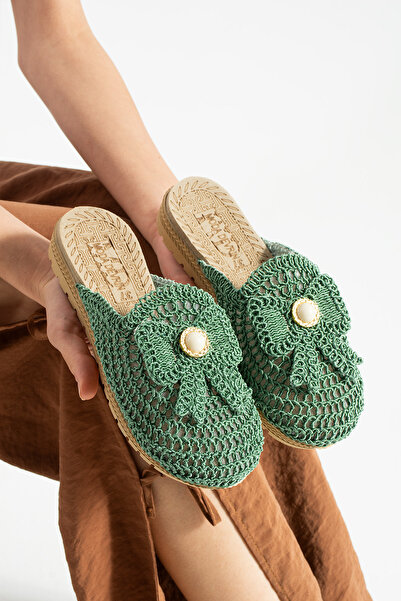 Moda Devrin Green Closed-Front Bow Tie Straw Knit Outdoor and Home Slippers