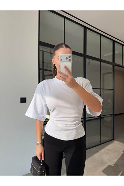 BB Bensu Buyruk Shoulder Pad Li Pens Detailled Belden Oturmali T-Shi̇rt