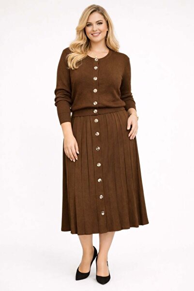 bezeXL Plus Size Buttoned Front Pleated Skirt Double Knitwear Set Brown