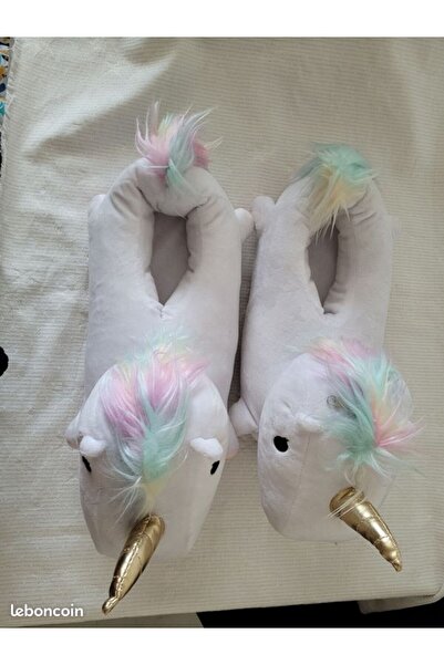 NO BRAND Enchanted Unicorn Plush Slippers
