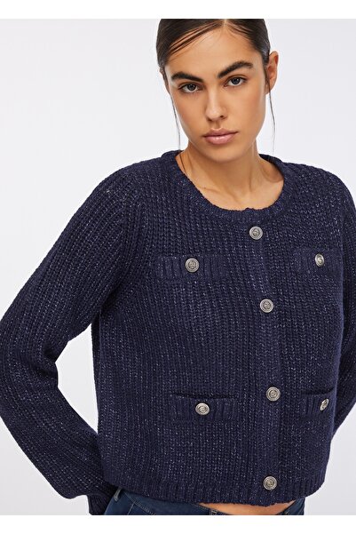 OWERALL سترة نسائية محبوكة بنمط سالونيك مع تفاصيل لامعة وأزرار فضية بتصميم قص...