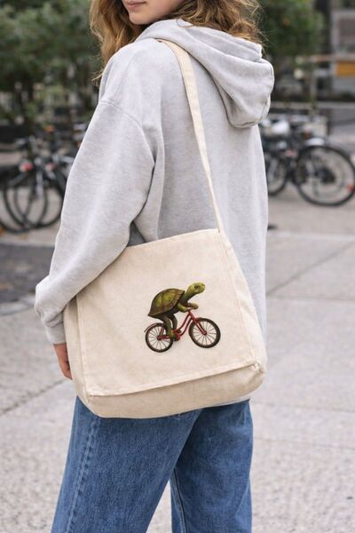 Middles&Niddles Collection Urban Turtles Baskılı Bez Postacı Çantası – Unisex...