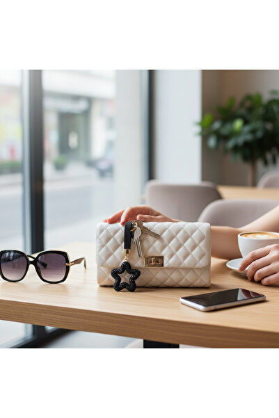 Tokkal Black Shiny Stone Star Keychain - Stylish Gift