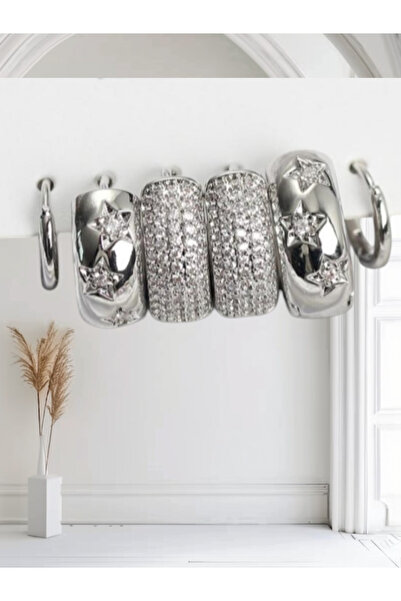 Serra مجموعة أقراط نسائية باللون الفضي مع تفاصيل حجر الزركون