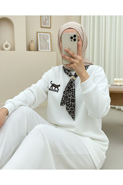 Modamorfo Scarf Leopard Emblem 3 Thread Sweatshirt -White