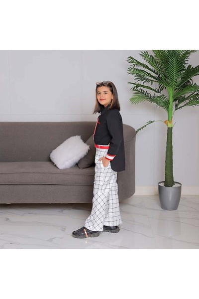 Mamnon White checkered pants with a red belt