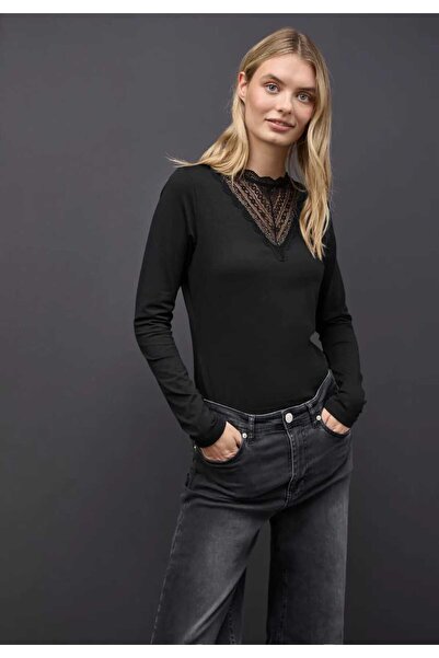 Butik yakası dantel bluz siyah