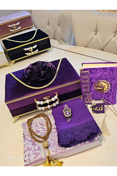 AGH Değerli Hediyeler Lüks Ayaklı Kadife Sandık İçinde İsimli Kuran, Seccade ...