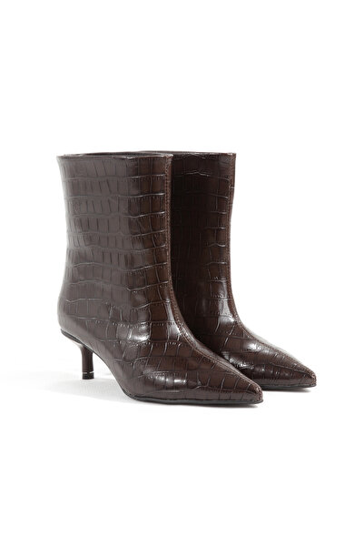 Ayakkabı Podyumum حذاء بني من جلد التمساح ذو كعب رفيع 5 سم للموسم الجديد