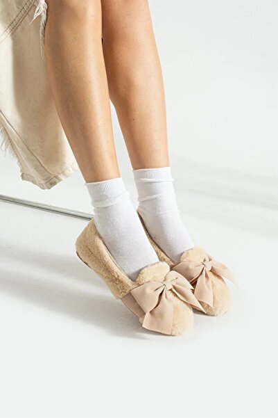 Ayra Moda شباشب منزلية نسائية مطاطية بتفاصيل فيونكة وريش أرنب