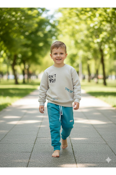 rengoo kids طقم للأولاد مكون من قطعتين مع كتابة على الظهر والواجهة، مصنوع من ...