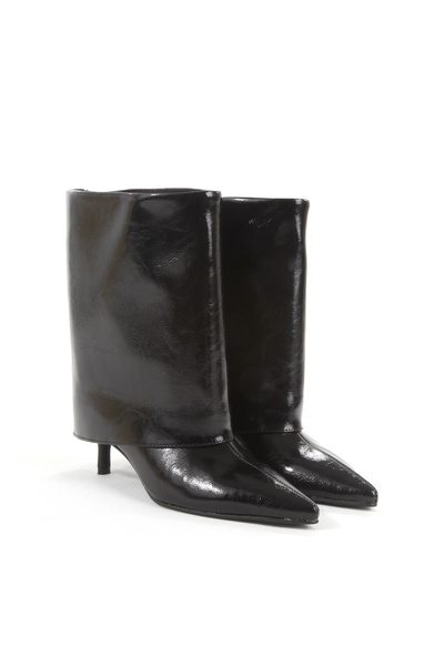 Ayakkabı Podyumum حذاء طويل أسود من الجلد اللامع ذو مقدمة مدببة وكعب رفيع 5 س...