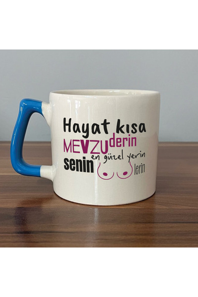 Kırtasiye Ofisi أفضل مكان لك هو ميميرز، كوب هدية مزخرف بمقبض أزرق على شكل حرف D