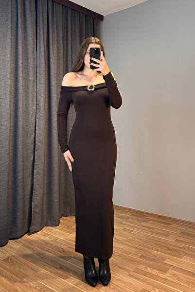 Sorridi Madonna Yaka Gold Aksesuarlı Yırtmaçlı Elbise