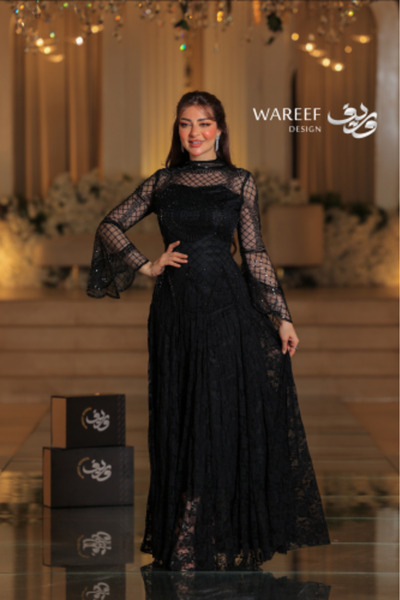 WAREEF FASHION فستان سهره باللون الاسود و بكمام شفاف