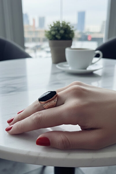 Sevil Gülgün Atelier خاتم من الحجر الطبيعي النحاسي: كوارتز، عقيق، عقيق أسود، ...