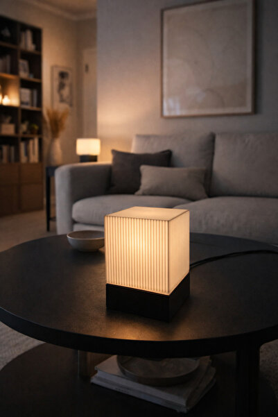 Dekor atolyem Lilyum Küp Şeklinde Kare Masa Ve Okuma Lambası