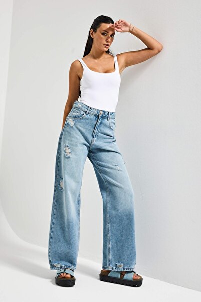 it's basic Women's Denim Color 12s6-32 Mega Baggy Fit Ripped Detail Denim Jean