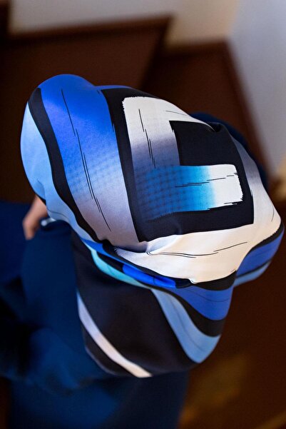 Vissona 100% حرير تويل بطباعة هندسية بطباعة أثر أزرق داكن - وشاح ملون مقاس 90...