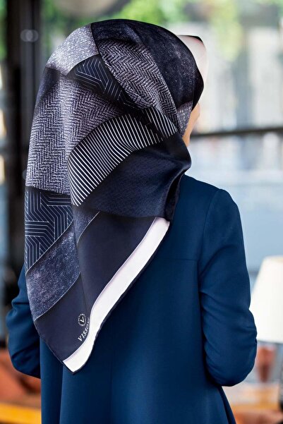 Vissona %100 Twill İpek Dokulu ve Geometrik Desenli Lacivert - Krem Renkli 90...
