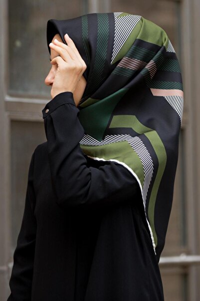 Vissona 100% mătase twill cu model geometric kaki - culoare neagră 90x90 eșar...