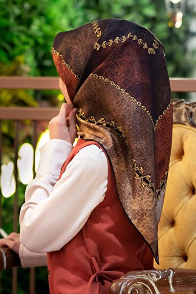 Vissona %100 Twill İpek Geometrik Desenli Taba - Hardal Renkli 90x90 Eşarp Di...