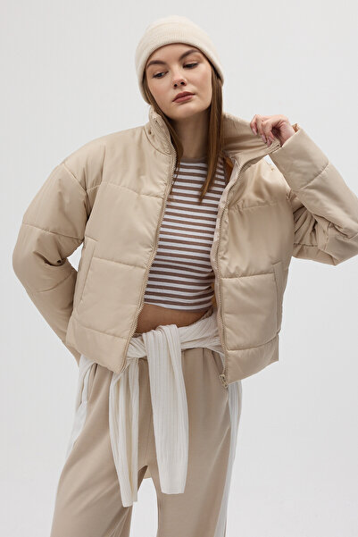 Rays معطف نسائي قصير منتفخ بيج ياقة مرتفعة متوسطة الطول مزود بسحاب 8000