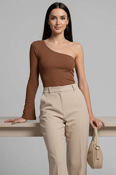 Zerenyus One-Shoulder Basic Blouse Coffee