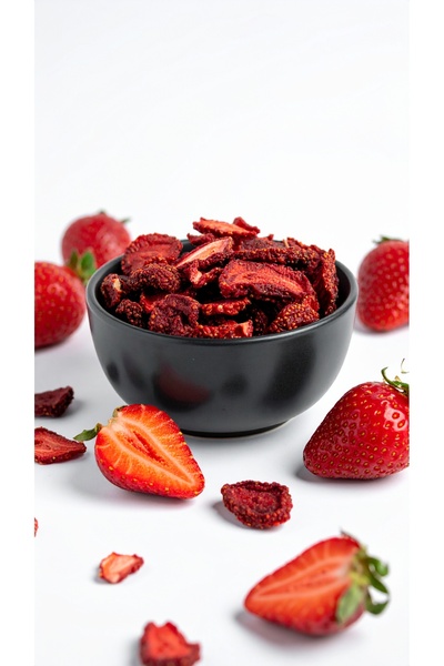 YUVADAN فراولة مجففة مقطعة إلى شرائح - 100 جرام |   رقائق الفاكهة للوجبات الخفيفة