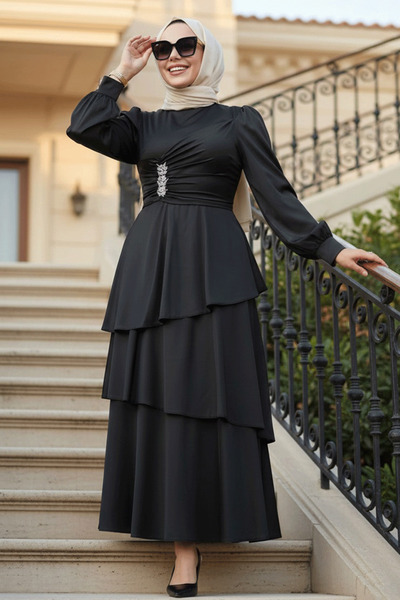 N.S NEVA STYLE فستان سهرة أسود محتشم بتنورة متعددة الطبقات 62291S