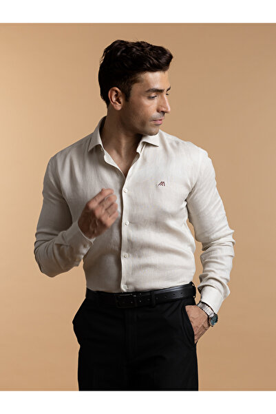 Mannerism قميص من الكتان سهل العناية باللون البيج من رمال الصحراء، يتميز بملم...