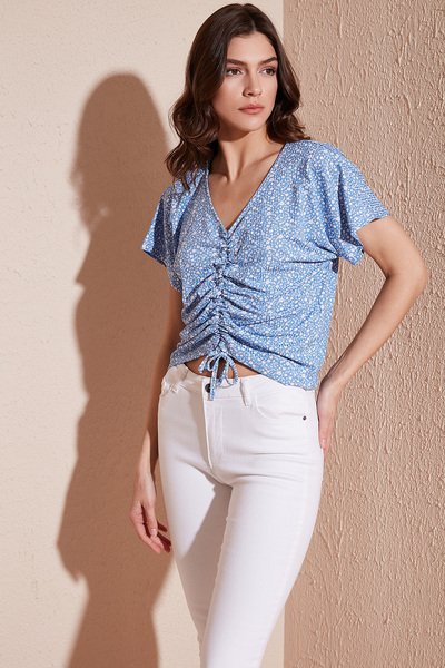 Lela Patterned Gathered Front V-Neck Crop Blouse BLUZ5864486Y4
