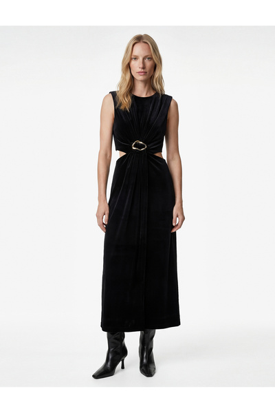 Koton Aksesuarlı Pencere Detaylı Kolsuz Bisiklet Yaka Midi Boy Kadife Elbise