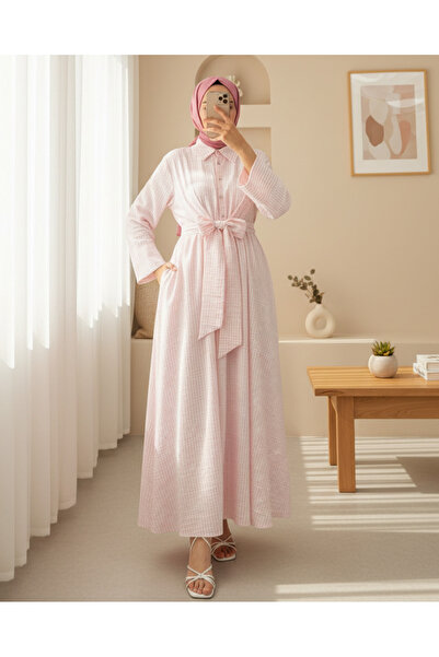 HİJABAYA فستان مخطط برباط على الخصر بنصف زر