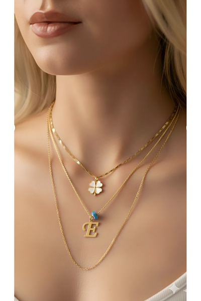 Jewerly قلادة نسائية ذهبية من مجموعة Gold Harmony بحرف E ثلاثي